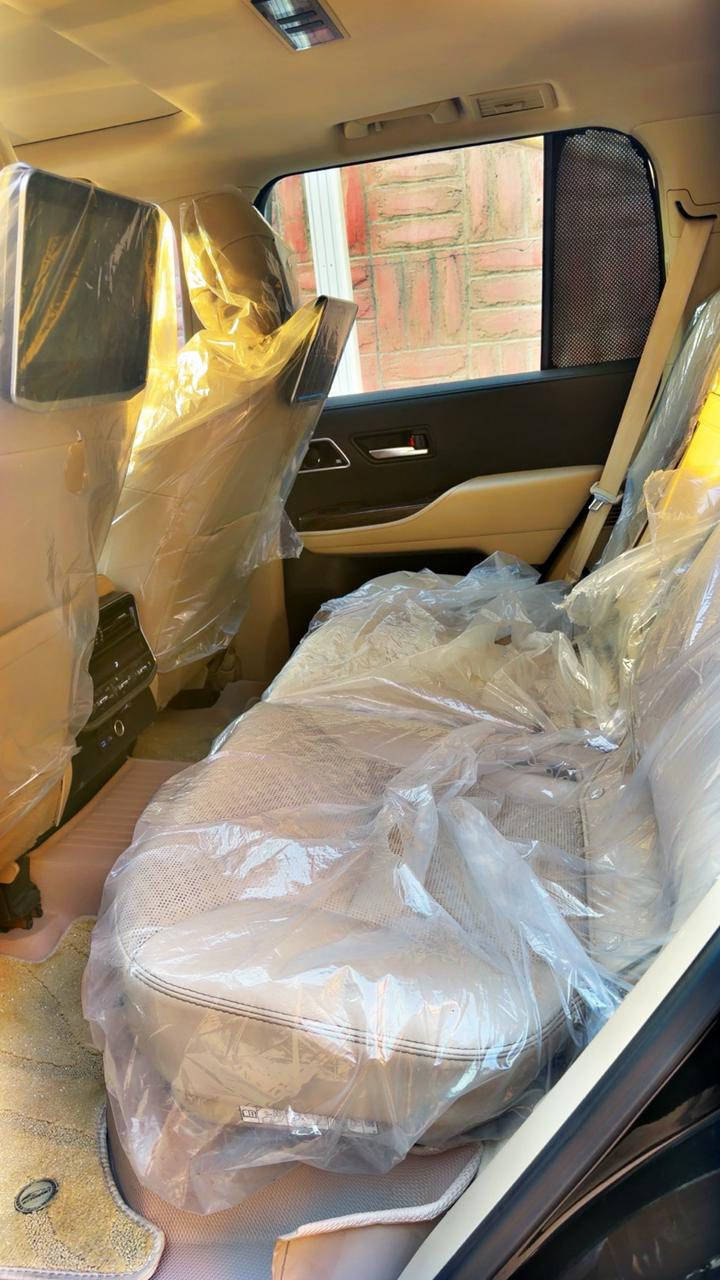 السلام عليكم لاندكروز 2023 فئه VX معروفه مواصفاته توين تيربو  رقم بغداد ابسمي ***********  السعر 790$ ورقهً
