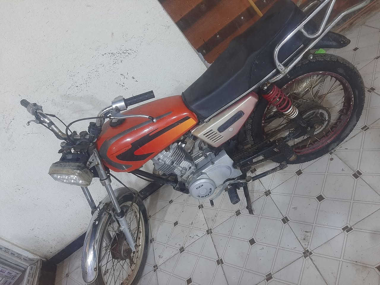 دراجة يراني ادوات رابيدو اصلي شاصي رابيدو دراجة نضيفة وجاهزة كهربايات شغالة مكينة مبدل فقط سلندر دراجة معدل شلعة فول  وسعر 500 وبية مجال


**إذا كنت صاحب هذا الإعلان وتريد حذفه لأي سبب، رجاءا أرسل رسالة إلى الدعم الفني**