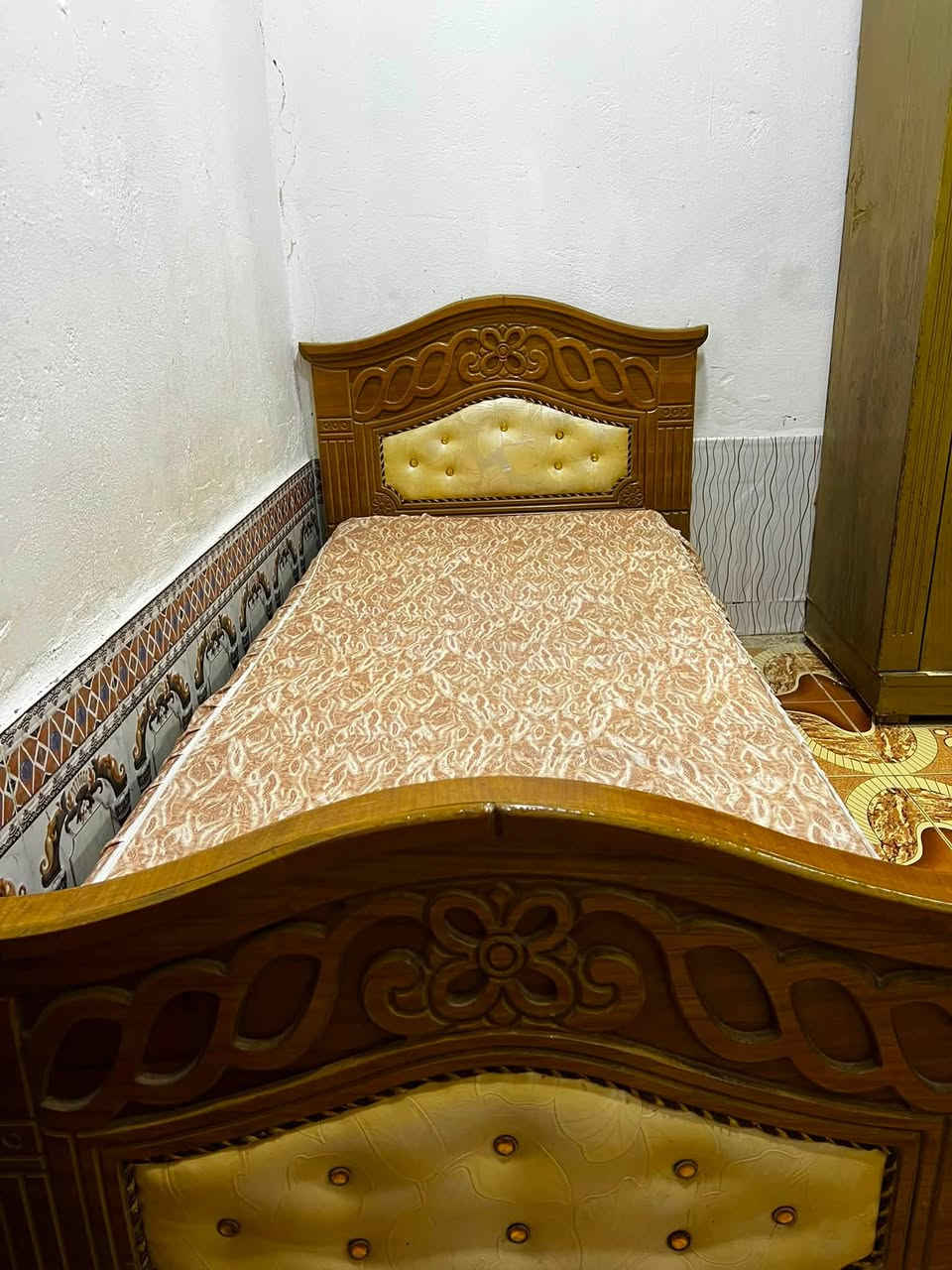 السلام عليكم ورحمة الله وبركاته
أسرة عدد 2 خشب قوي تسگام مع منادر النظافة 80 بالمية بيهن بعض الكسور المصلحة وفيها نقشات ودوشمة جداً مرتبات السعر ثنينهن مع المنادر 250 الف وبيهن مجال اي استفسار خاص مكاني ميسان العمارة


**إذا كنت صاحب هذا الإعلان وتريد حذفه لأي سبب، رجاءا أرسل رسالة إلى الدعم الفني**