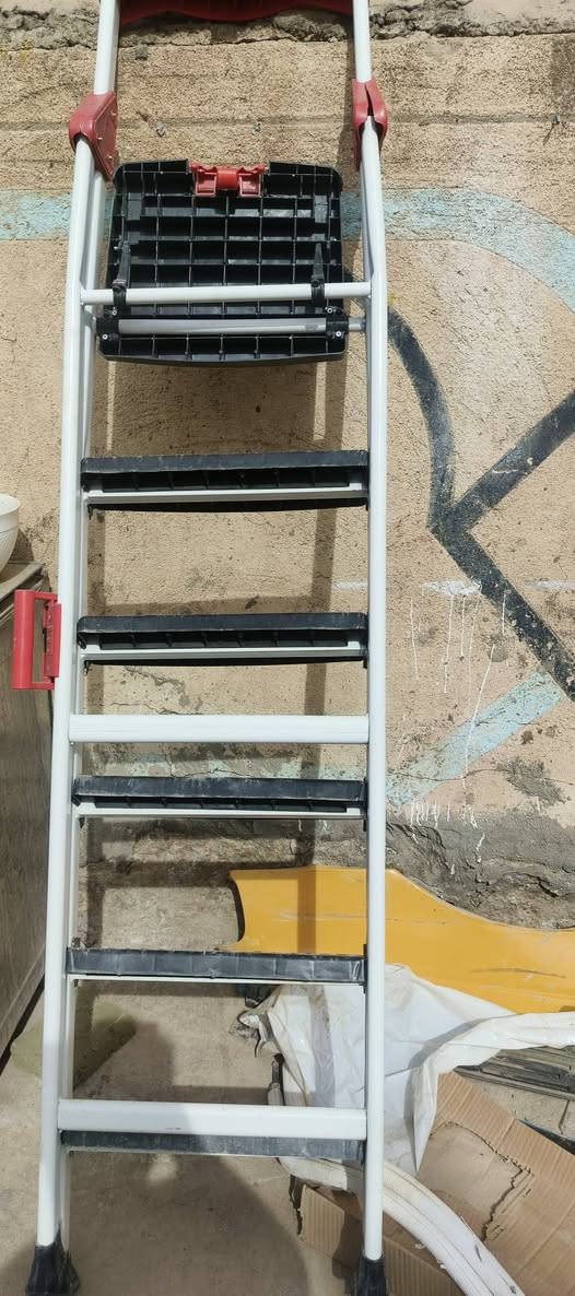 السلام عليكم غراض بيت مستعمله للبيع كاونتر وملحق وطباخ بي مشكلة ابيعه عاطل وغساله شغاله مابيه شي والثلااجه كذالك هم بيه مشكله بلمجموعه مال كهربائيات ونشرات عاموديه وصوبه هذني شغالات ودرج وسخان هم شغال وهواي شغلات بعد موجوده بس ميسون ابيعهن الي يجي ياخذ هذني الي عرضتهن انطي وياهن غراض نواعم هديه وفراشات وبطانيات هم هديه مكاني ابو غرق شارع المركز قرب جامع المتقين  ابيع شلع لحد يطب ويكولي فلان شغله مابيع حاجه وحده  ***********
