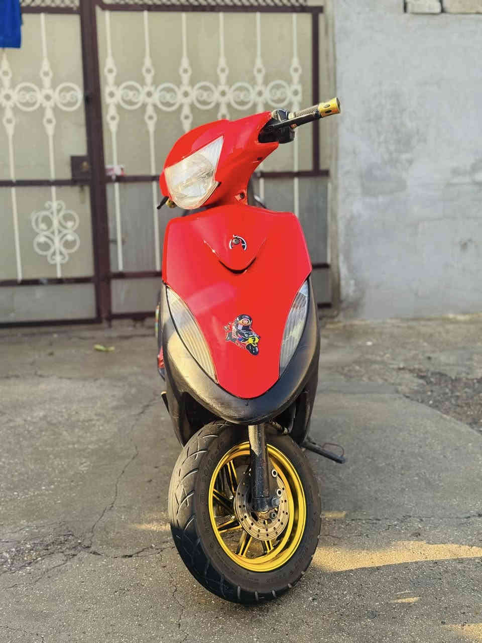 السلام عليكم شباب دراجة ماكس عدلة للبيع لدراجة كدام عينكم النظافة 99% دراجة تخبل نكرة سلف بكل وقت دراجة جديدة كلشي بيها جديد جيب فيتر وتعال افحص دراجة حلوه ونظيفه شرط شلعه ومعدل وبيها تزويد خارجي صالنصه FM رياضي بيها يدات سكليتر  رياضي بيها وياله رياضي كلجات رياضي ولمكينة شوف عينكم نضيفة وحلوه وناعمة للاستفسار خاص او هذه رقمي الي يحب يتصل *********** مكاني بغداد الدورة
