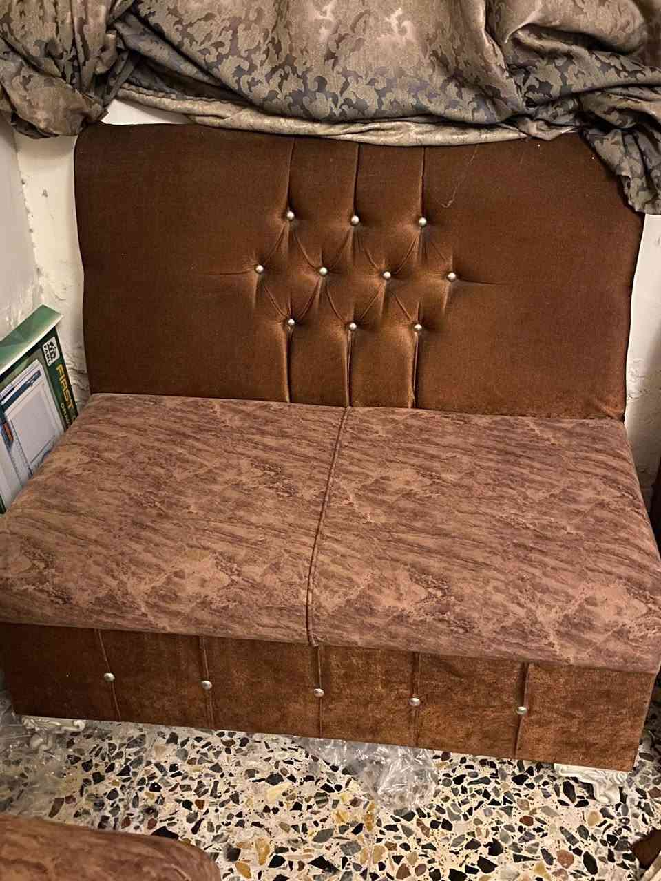 تخم نظيف للبيع وكراسي مطبخ ثنين السعر كلهن ب 90  الف
للتواصل ***********
