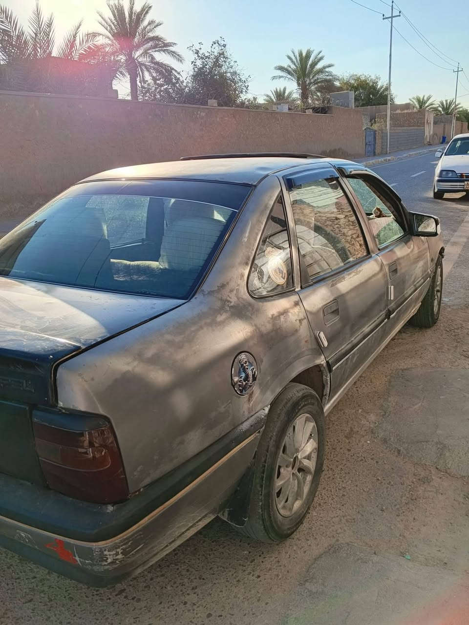 للبيع فكترا ١٦٠٠ شرط كير ومحرك مكفولات رقم بغداد شرط تحويل صدر جديد وغرفة حيل حلوه سعرها ٢٤ وبيها مجال مكانها قضاء حديثة 
***********
