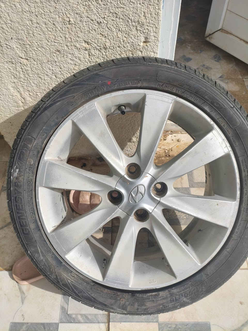 تاير جديد للبيع 50/195 للبيع بسعر مناسب جدا بعت السياره وباقى هذا تاير العنوان ذي قار . الشطره. موبايل ***********
