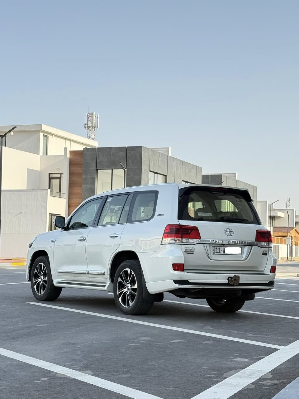 السلام عليكم
لاندكروز GXR 2021
(فطيم)
8سلندر
فول مواصفات كراند تورنك
شاشه جبيره حساسات اماميه خلفيه  اشاير لكزز. اشاير بلمري . مري شفط داخل بيجي كشنات جلد تدفئه تبريد مثبت سرعه داريف مود تحديد مسار نقطه عمياء وهواي مواصفات الكراند تورنك معروفه
ماشيه 94km الف 
مغلفه نانو ppf
سياره ناعمه ونضيفه بشكل واحلا هواي من الصور 
(السياره بيها تبديل قطعيتن جاملق ايمن وبنيد قطع بلاديه بدون صبغ ) 
رقم بغداد مشروع وطني باسمي سنويه ل 2031 
السعر 525
مكان السياره بصره 
للاستفسار ***********
