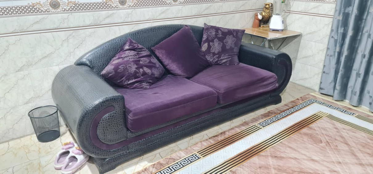 السلام عليكم
تخم للبيع 10 مقاعد تركي نضيف سعر 350 وبي مجال 
***********
