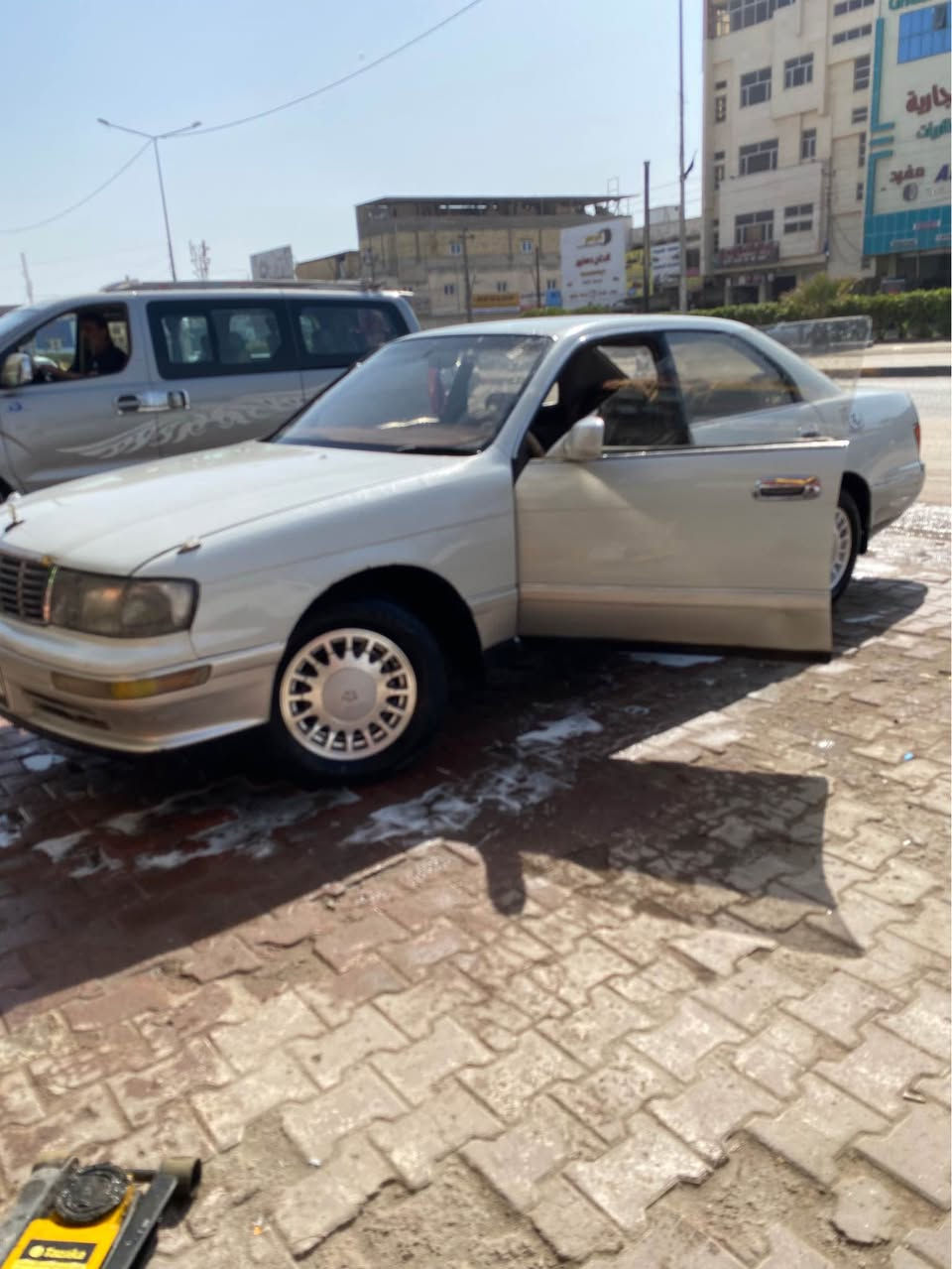 سلام عليكم بطه منفصل لون ابيظ لؤلؤي كير مكينه جدد سياره بيهه ظربه وحده وره الصدر بيهه صبغ مكانات. سياره نظيفه معنى الكلمه تبريد شغال الفان بس بي عطل يمكن كهربائي السياره بسمي رقم 14 بصره انكليزي مكاني بصره شارع التجاري. السعر 60 وبيهه مجال لل طيبين رقمي *********** Singapore
