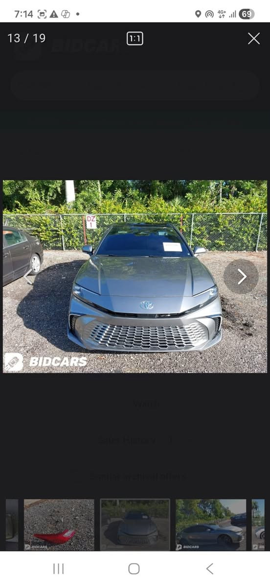 السلام عليكم للبيع كامري موديل 25 حادث بسيط ماشية 11 فول xse ‭0783 442 4604‬سعرها 270
