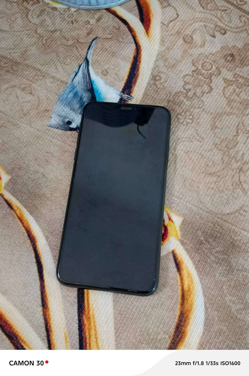 سلام عليكم
11برو ماكس 
الون: زيتوني المميز 
البطاريه :90 بلاديه 
الذاكره: 256
جهاز كامل مكمل 
جهاز يطول شحنه يوم كامل 
سعر :400 و بيه مجال 
رقم :*********** بيه واتساب
المكان :بغداد (جسر ديالى)
