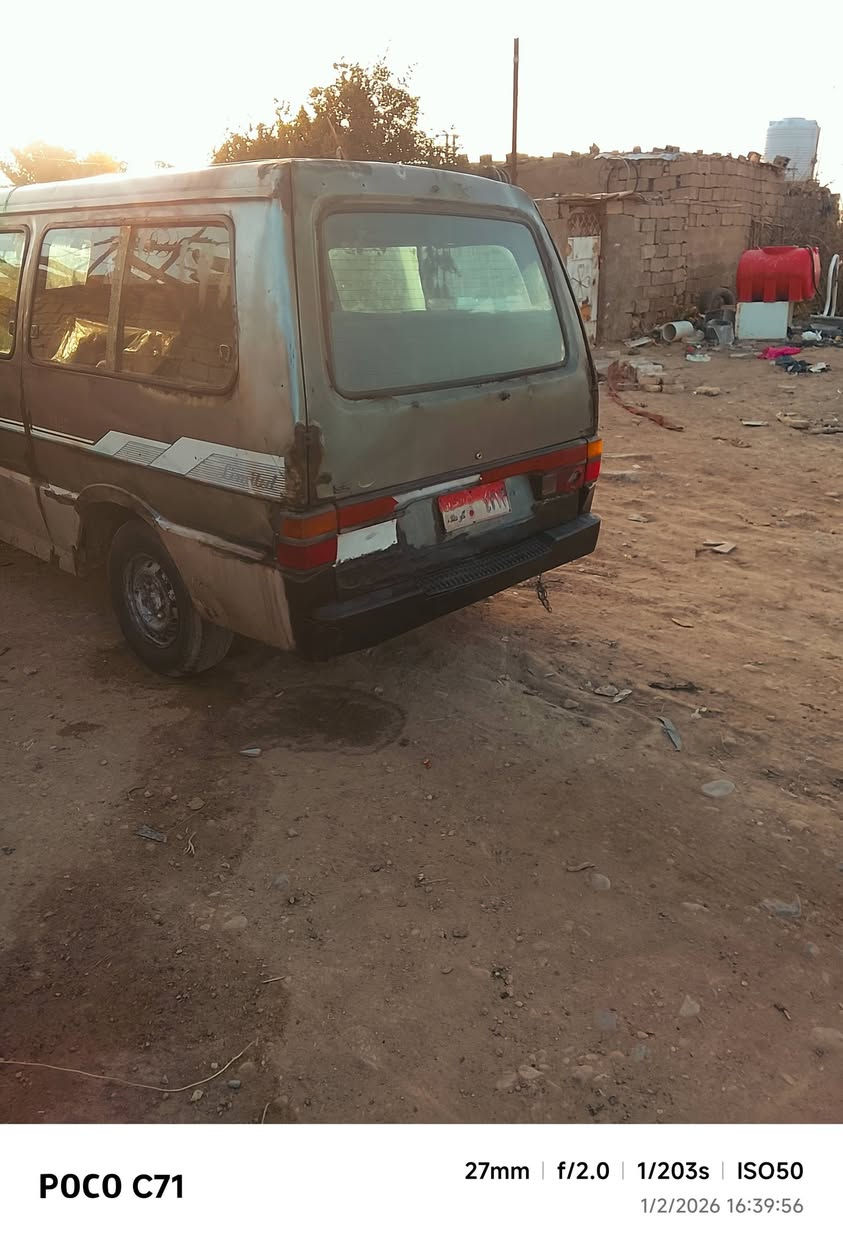 سلام عليكم سياره للبيع بسته موديل 93محرك جديد سنويه 22 السعر 15وبيه مجال مكاني واسط  قضاء الحي ***********
