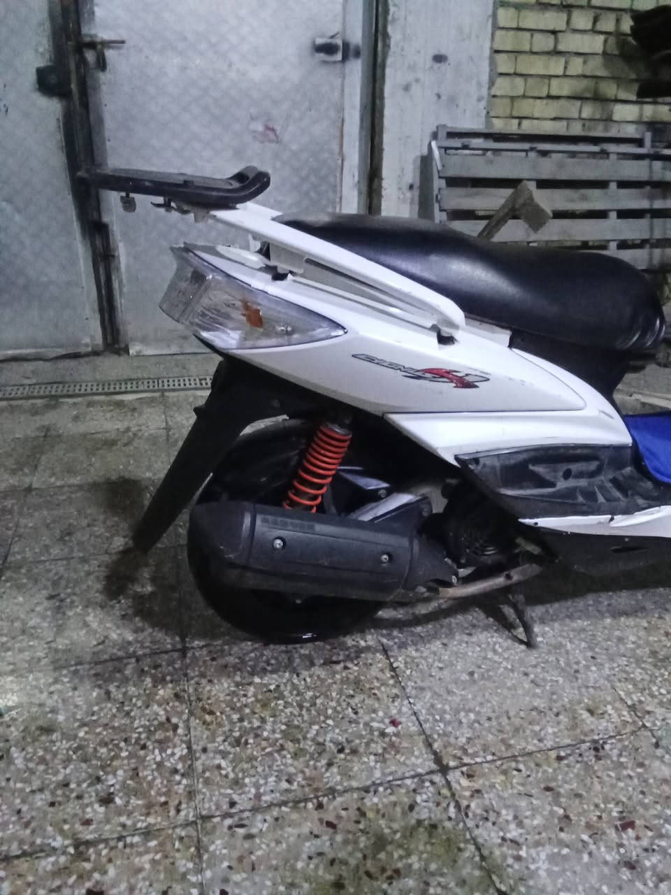 السلام عليكم سكنس فحل للبيع او مراوس مكينه ما مفتوحه كفرات ختم واحد شغاله سلف وهندر دشبول شغال السعر 450 المكان بغداد مدينة الصدر 
***********
