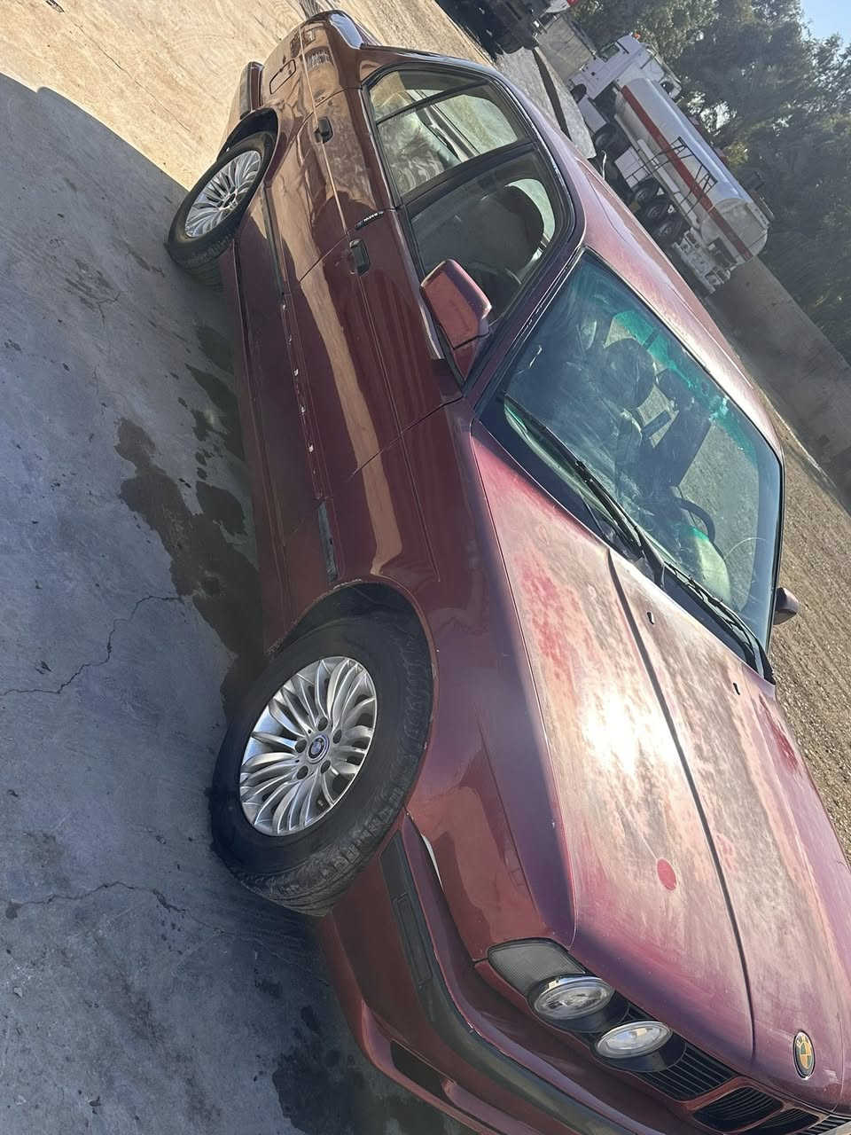 السلام عليكم BMWللبيع موديل 1992 اصل مكينه 535كير  عادي مكينه مفتوح بدون صبغ تايرات جدد بيه جراد بل قماره وبنيد رقم نينوى مشروع وطني مكاني بغداد الحسينيه المعامل 
السعر38 وبيه مجال بسيط ***********
