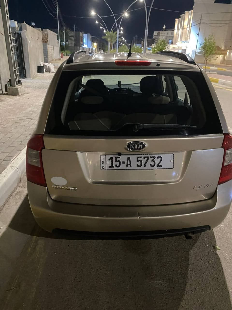 كيا رندو
محرك 6 جديد
كير جديد 
بيها صفحه رش اثر شخوط 
مكفوله من ضربه 
موديل 2008
السعر دفتر وبيها مجال 
الرقم ***********
