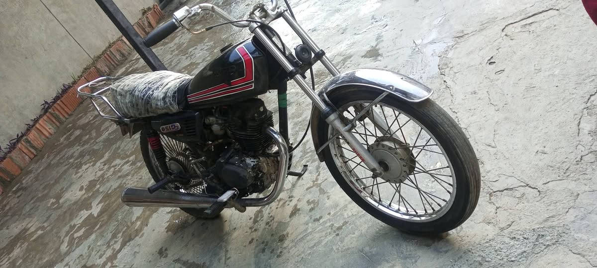 سلام عليكم دراجه للبيع نامه  2017 تعميره كلها جديد شاد شاصي رفيع محرك شرط لا صرف لا بخار دبلات امامي خلفي كلها شغاله سعره مناسب رقم180 موبايل
***********
