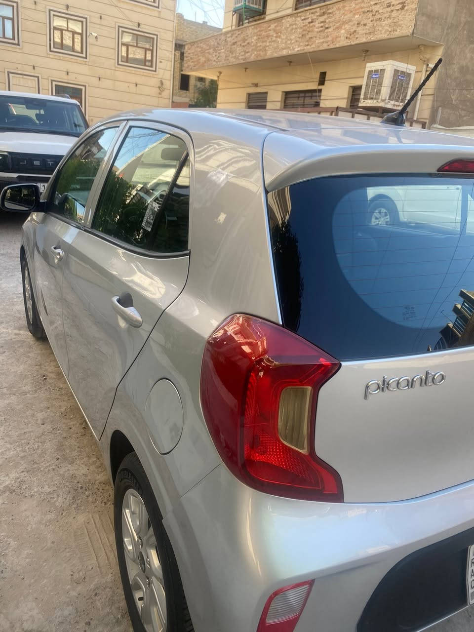 السلام عليكم كيا بيكانتو٢٠٢٠ جديده بيها طخه مال دراجه چاملغ خلف السايق ونصبغ الچاملغ والدعاميه السيارة جاهزه كل نقص ما بيها تبريد ثلج محرك كير كفاله السيارة بأسمنه السعر10000$ يعني بشده مكان السيارة شارع فلسطين ***********
