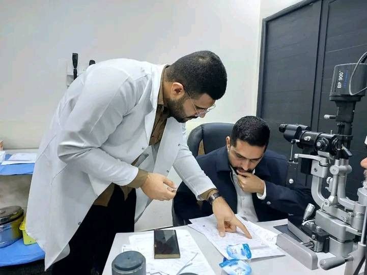 👨‍⚕️ الدكتور ذو الفقار غني الكندي

🔹 اختصاص طب وجراحة العيون
🔹 اختصاص دقيق في جراحة الشبكية وقص السائل الزجاجي

💠 الخدمات الجراحية والعلاجية التي يقدمها تشمل:
✅ جراحات انفصال الشبكية بجميع أنواعها (الاعتيادية والطارئة)
✅ علاج وإزالة تليفات الشبكية المعقدة خاصة الناتجة عن مرض السكري
✅ معالجة وإزالة نزف الشبكية بمختلف أنواعه
✅ إزالة الأغشية فوق الشبكية وإصلاح ثقوب الشائبة الصفراء
✅ جراحات سقوط العدسة المعقدة مع زراعة العدسات الصناعية
✅ رفع وإزالة السليكون العلاجي بمختلف أنواعه
✅ عمليات الماء الأبيض المتقدم والمعقد بدون خيوط جراحية باستخدام تقنية الفاكو الحديثة
✅ جراحات الماء الأسود المتقدمة (الگلوكوما)
✅ علاج أمراض الشبكية بالحقن داخل العين والليزر الطبي
✅ عمليات تصحيح وتقويم الحول للأطفال والكبار

🌟 خبرة طبية متقدمة… أجهزة حديثة… رعاية صحية متكاملة لخدمة عيونكم 🌟
📞 للتواصل والاستفسار:
*********** 

 العنوان:
1️⃣ الديوانية شارع الأطباء شارع الكهربائيين مجمع قاف الطبي ✴️يتواجد كل أيام الاسبوع عصرا✴️
2️⃣ مركز السيدة زينب الكبرى (ع) التخصصي للعيون كربلاء المقدسة – شارع قبلة أبو الفضل العباس (ع) منطقة باب الخان – الفسحة بناية مجمع سيد الشهداء (ع) الخدمي ✴️يتواجد يوم السبت صباحا✴️
3️⃣ مستشفى أمير المؤمنين التخصصي للعيون النجف الإشراف شارع الكوفة خلف محكمة النجف الإشراف ✴️يتواجد يوم الأحد صباحا ✴️
