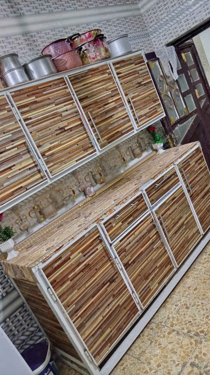 سلام عليكم غراض بيت كله جديد الله شاهد سبب البيع سفر 
المجمده جديده سعره 300 وبيه مجال قليل  
ولطباخ صار سبوعين من شتريته سعره قفل 250 
الكنتور نضيف كلش تزكام اصلي  قفل 350 
مبردات نضلف ثنينهن 150 
يلازمه كبيره قفل 225 
ولجربايات ثنيهن 100 قفل نجاره صلي 
كاونتر نضيف كلش قفله 300 اصلي 
مدات بيت هم عدي جدد  *********** كربلا الحر مكاني 
بنكات همين عدي اليريدهن شلع هم ساهل ويا
