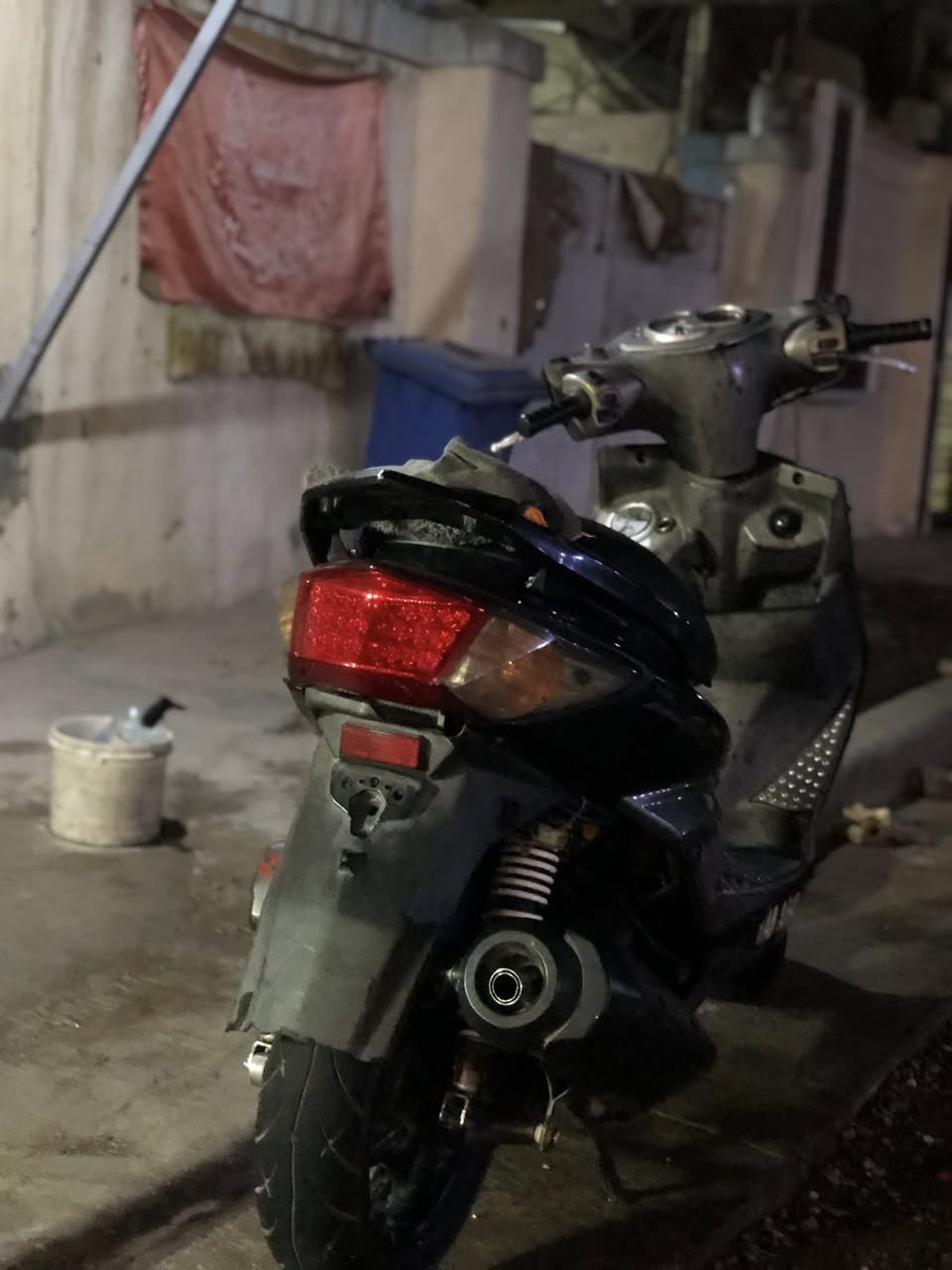 السلام عليكم سكنس فحل نوزل بوشه رياضي 58 بيه تزويد صالنصه صجميه اصليه وكلاجات رياضي دراجه مكينه مكفوله وكل نقصه مابيه نكره بكل وقت كهربائيات كله شغاله بيع فقط سعره 700 وبيه مجال حك الجيه مكاني بغداد الجديده نعيريه كشراي خاص او اتصال ***********
