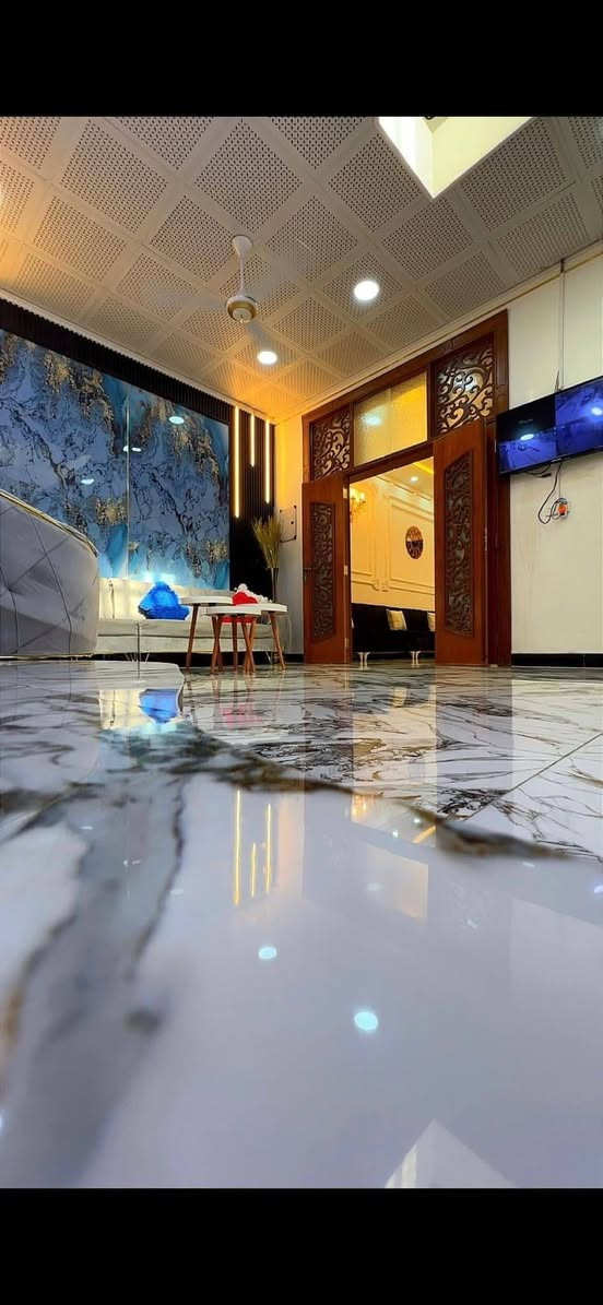 #بيت_للبيع 

  🌍 الموقع  / حي دوانم المعمل 
  📍 قرب مرطبات الفقمه المربع الأول 

  📐 المساحه  / ( 184m ) طابقين 
  🧱 بناء حديث درجة أولى تصميم هندسي مميز  💯

  🏠 موقع راقي جدآ قريب على الشارع العام  ✅️

  💠 يتكون من أربع 4 غرف نوم
                      وصاله واسعه ومطبخ 
                              وحمام داخلي وخارجي 
                                  وكراج كبير وحديقة واسعه 

  💰 السعر  /  ( لمعرفة السعر ارسل رقم ( 1 ) 
        ■■■■■■■■■■■■■■■■■■■■■■■■
           للإستفسار أكثر يمكنم التواصل عبر رقم الهاتف 
                ☎️ ( ***********  )☎️ أبو سيف

          🙋‍♂️ #أعرض عقارك يمنه وأنته مرتاح بالبيت 🏡
                      وحنه نهتم بالبيع والترويج 

📍 #العنوان_الضباط_الثانيه  📌 مقابل #شارع_ألفين  .

