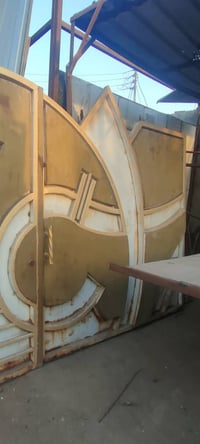 باب ثقيل • عرض330سم • ارتفاع250سم