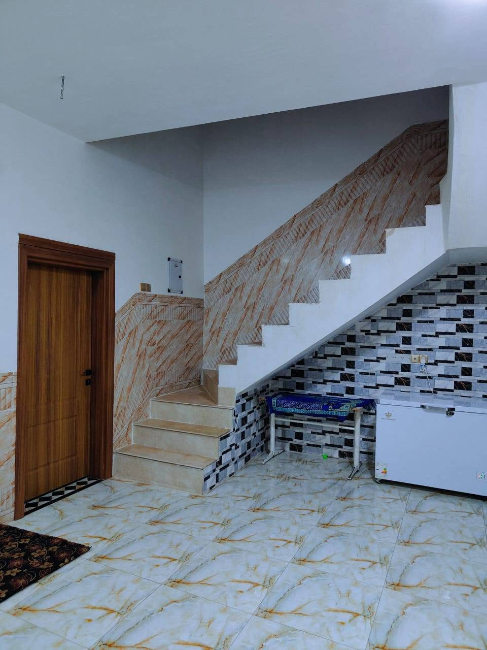 السلام عليكم
بيت للبيع مستعجل مساحه 160 متر نزال 21 وعرض 7.5

البيت يتكون من كراج سياره 7x4

غرفة خطار 7X4  صاله 4x7 مجمع صحي

منور 1.5x5 غرف ثنين 4x5 خدماة كامله

العنوان حي الفرسان مجاور  كلية الحضاره
***********
