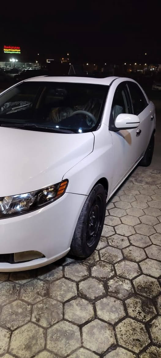 يالله السلام عليكم
كيا فورتي موديل ١٣
امريكي حادث جاملغ وبنيد
 بدون دواخل تغير لون من اسود الى ابيض
معروضه ٩٢ بيها مجال حك الجيه
مكان السيارة نجف للتواصل
 ***********
