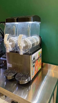 للبيع مكينة ازبري اخو الجديد  استعمال فقط ٦ اشهر  السعر ٧٥٠  للتواصل 0...