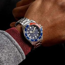 SEIKO PROSPEX

SOLARE

وكالة ضمان سنة 

قطر 41

مقاوم للماء 200 متر 

شحن ضؤي 

توجد خدمة توصيل 

***********
