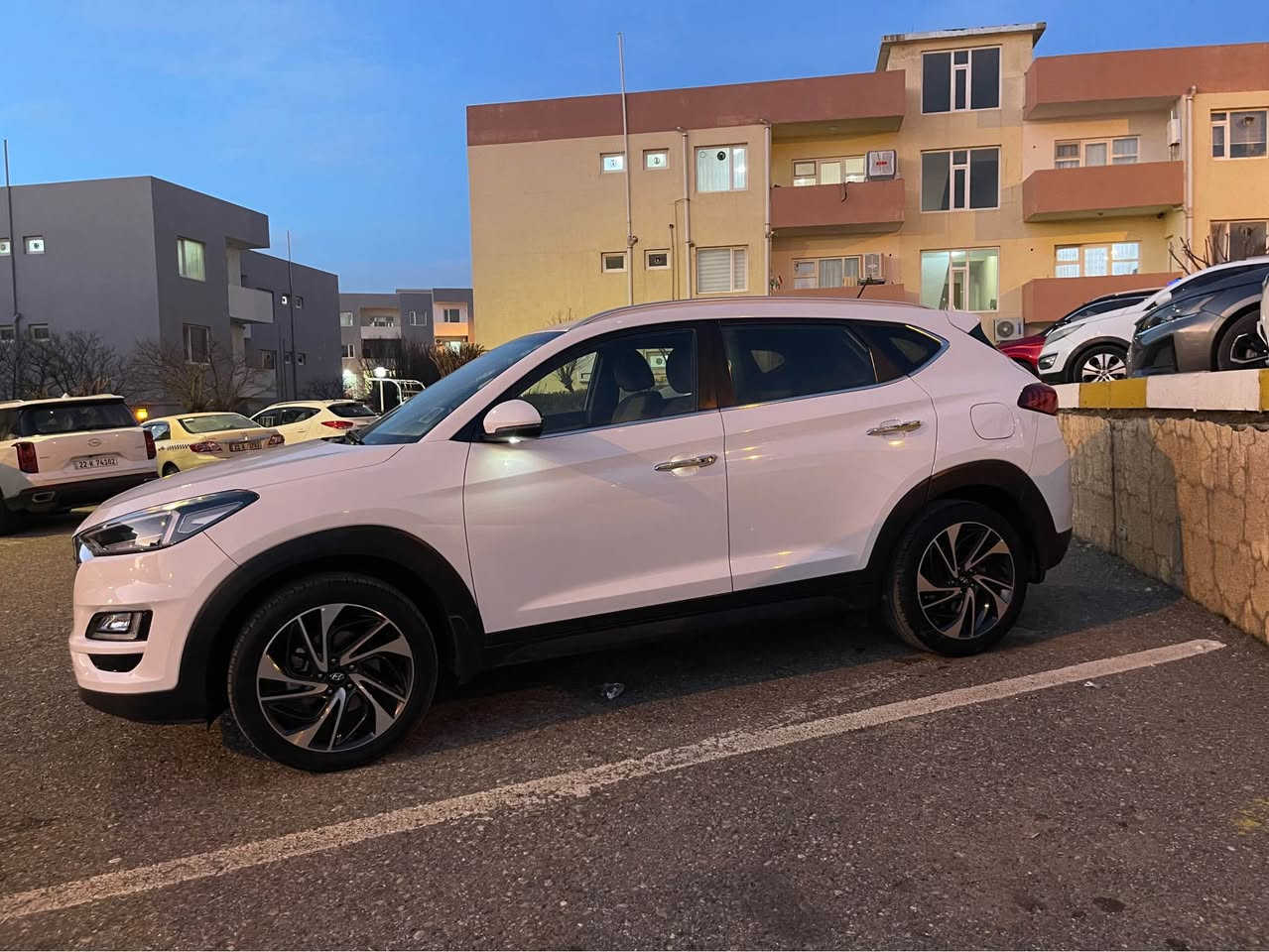 هۆندای تۆکسۆن مۆدێل ٢٠٢٠ مواسەفات چیکی 
سەیارەکە بێ بۆیاخە 
گێڕو مەکینەی بە شەرت 
تەنها (٩٠.٠٠٠) ڕۆشتوە 
سەنەوی بەسەر نەچوە بە ناو خۆمەوەیە 
دو بەسمەی بیلادی لەگەڵە خلیجییە
تەنها دو دەستی کردوە بە خۆمەوە 
مواسەفات کوشن کارەبای و حاسە و کامێرە و شاشە گەورە سوکان ڤۆلیۆم تەحدید سورعە سێ مۆدی ڵێخوڕینی هەیە تقیەی تازەیە *********** السليمانية, العراق
