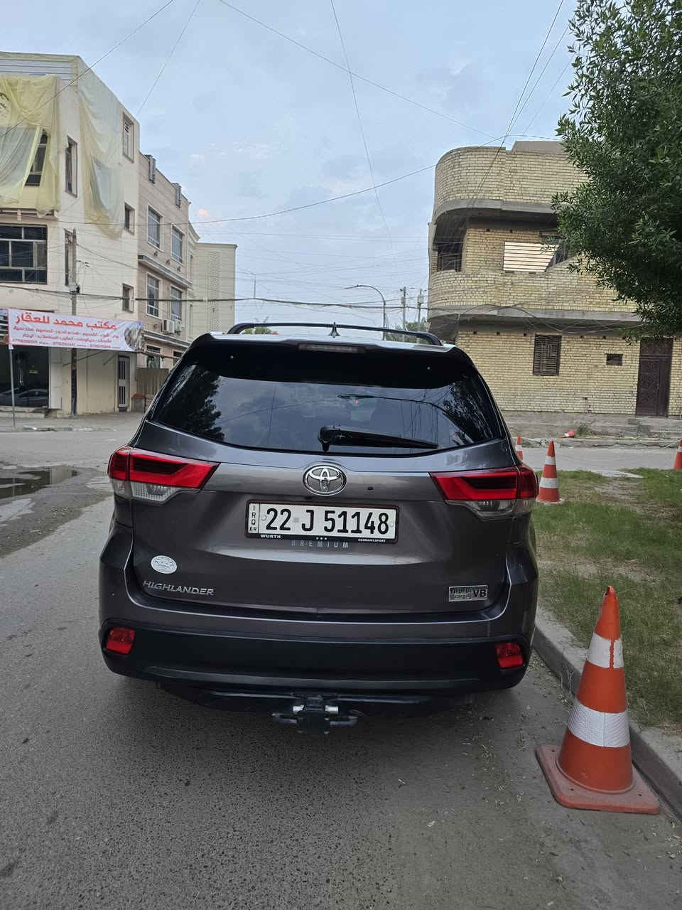 السلام عليكم
تويوتا هايلندر 2018 فول  VIP  اعلى فئة XLE  

 رادار 

نقطع عمياء 

مثبت سرعة 

محرك 6 سلندر 3500 

بصمة عدد ٢

فتحة سقف

جلد 

كشنات منفصل 

كشنات كهرباء 

كشنات تدفئة 

بردات ابواب 

جنطه كهرباء 

دوسات ابلاديه

ويل كروم 

7 راكب 
كشافات 
تحكمات مقود 
شاشة - كامرة 
بصمة ترحيب  
ماشية ٣٤ الف ميل حقيقي السيارة جديدة كلش بعدهة بريحة الشركة غرفة جديدة زلغ مابيهة 

رقم  اربيل تحويل ثاني يوم 

بدون اي ضرر او دواخل فقط تبديل قبق جنطة بواحد نفس اللون  

السعر 265 ورقة

للستفسار ***********
بيع فقط
