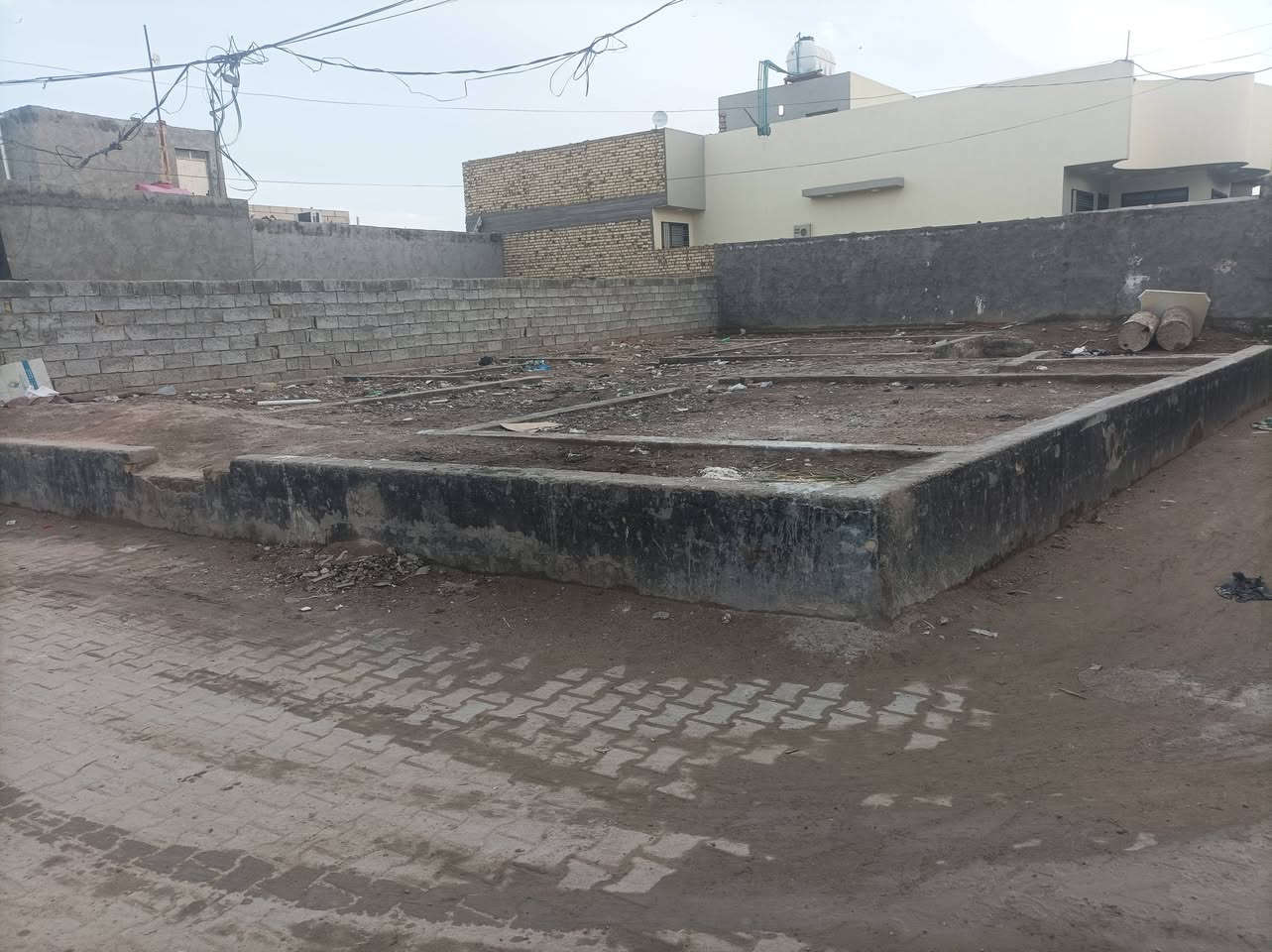 عرصه ركن للبيع 
في حي صكر المساحه 200متر الاستفسار علئ الرقم او مراسله الصفحه 
***********
