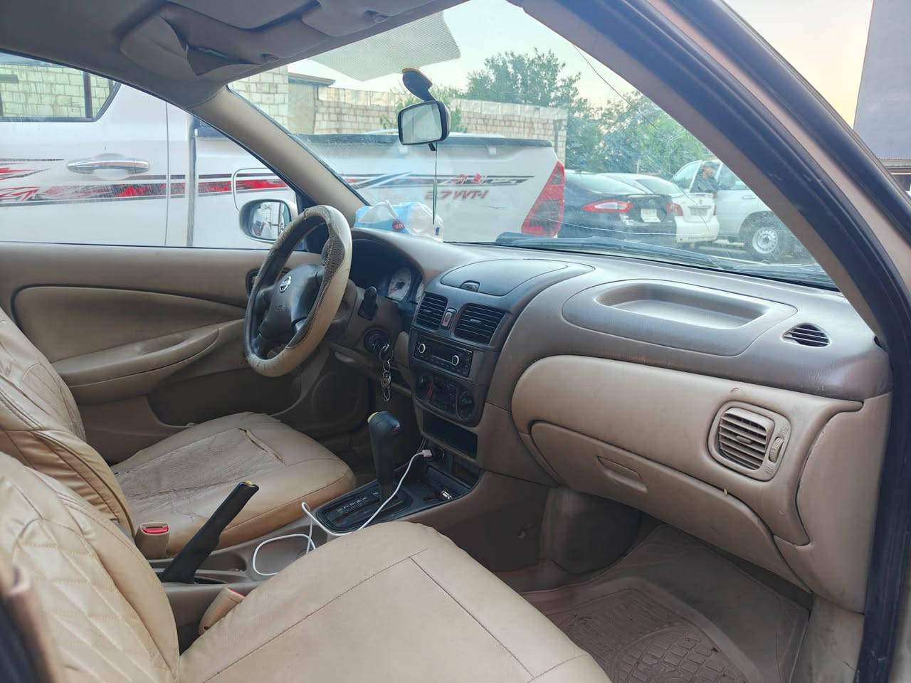 سڵاوی خوای گەورەتان لێبێت نیسان سەنی یابانی  2005 گێر تۆماتیک گێر و مەکینە بەشەرت کارەبایی تەقەو ڕەقەبەشەرت تەبریدی سارد و گەرمی بەشەرت  پێش و دوا تازە داگیراوە چرکەی تیانییە بۆیاخ عامە لەسەر ساغی بێ دەعم و لێدراوی ڕەقەم بەغدایە مەشروع وەتەنیە کۆبۆنی بەنزینی هەیە  سەنەوی ئەمساڵ بەسەر دەچێت گۆڕینەوە و قسیتمان نییە نرخی خوار هەموو  بازاڕ 62 گڵا شوێن چەمچەماڵ ژم. ***********السلام عليكم ورحمة الله وبركاته
نيسان صني ياباني 2005، كير أوتوماتيك.
الكير والمحرك بشرط الفحص، والكهربائيات والجهوزية كلها بشرط.
التبريد شغال ثلج والتدفئة حار بشرط.
الصدر الأمامي والخلفي منزّل جديد، السيارة ما بيها أي طقة أو نقص.
مصبوغة عام على نظافة، بدون أي دعم أو ضربة.
الرقم بغداد مشروع وطني، وبها كوبون بنزين.
السنوية تنتهي هاي السنة.
ما عندي مراوس ولا أقساط.
السعر جوة السوك، 62 ورقة.
المكان: جمجمال.
رقم الهاتف: *********** السليمانية, العراق

