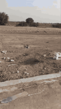 #عرض نار 
قطعه ارض زراعيه 200منر 
الرجيبه الحي العسكري
كافه الخدمات تحويل مباشر 
شارع تبليط امام القطعه 
وشارع تبليط خلف القطعه 
ب العافيه على الي ياخذه 
واتساب ***********
