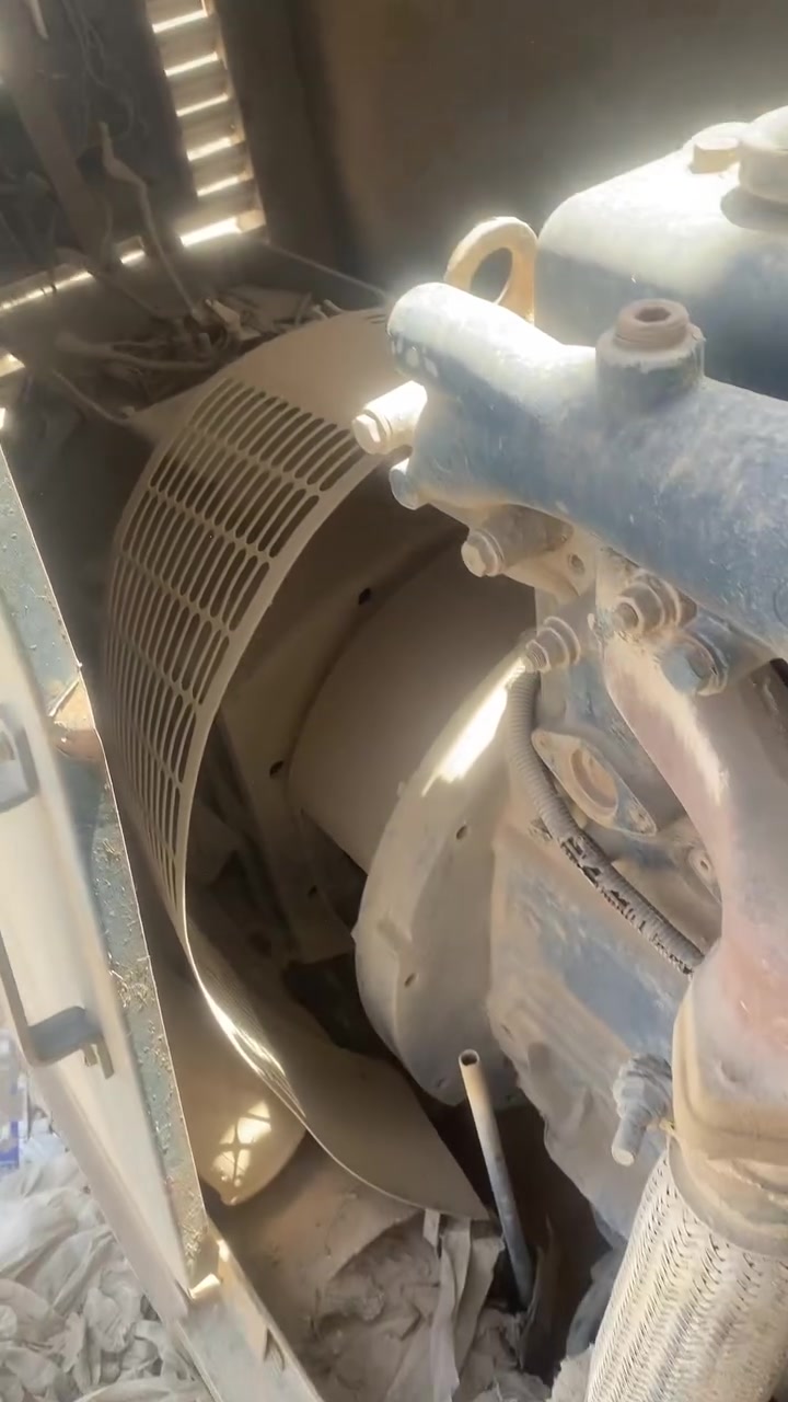 مولده بيركنز 6 سلندر انگليزي اصل عليه جنريتر 40كيڤي همات انگليزي بسعر مناسب *********** العنوان نجف حي الصناعي
