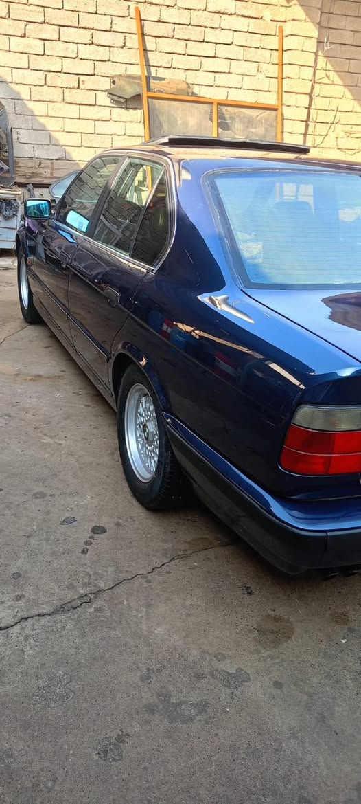 للبيع 
BMW525اصل 
موديل 1992
صبغ عام جماليه  
طخم امامي خلفي جديد
لايتات صلايب 
مري صقر 
وياله خليه صقر اصلي  
تايرات جدد 
رقم الماني شرط تحويل 
تبريد ❄️ 
تدفئة 🔥 
محرك كير شرط 
كير اتوماتيك 
سلايت كهرب 
كشنات جلد كارتير اصلي
جامات كهرباء 
دشبول ايربك 
دركه ايربك تحكمات 
زينول 
شاشه تاب 
شراي يخابرني 
مكلف بلنشر ***********

***********
