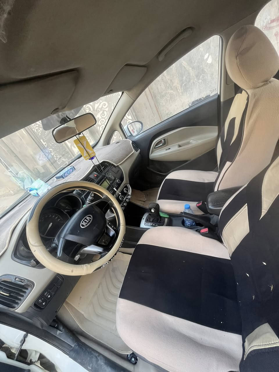 السلام عليكم ورحمة الله وبركاته السعر 97 بيه مجال 
سيارة كيا ريو خليجي للبيع 2013 سيارة نضيفة 
باسمي مداور ثاني يوم رقم نجف سنوية 27 
بيه 2 قطعتين صبغ الباب الصدر والجاملغ الأمامي الايسر جهة السايق محرك 1600 مكاني كربلاء طويريج
الاستفسار  ‭0775 193 0009‬
