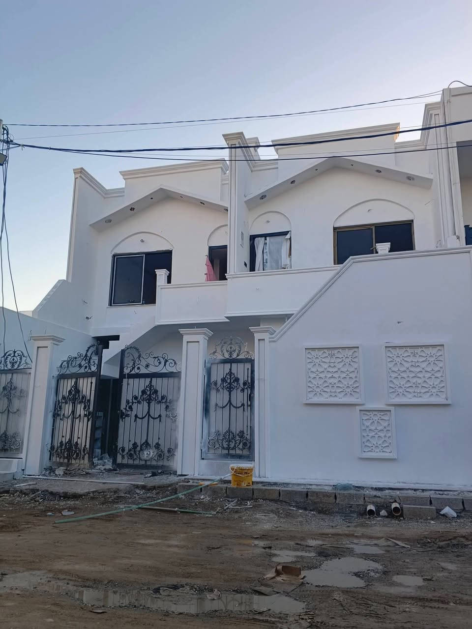 صباغ بيوت بسعر مناسب بيت 100 متر داخلي و خارجي190 الف الغرفه الواحده 25 الف معه تصليح  العمل كركوك اشتغل باليوميه شغل شرط ***********خارجي سعره 100 وتساب هم بيه
