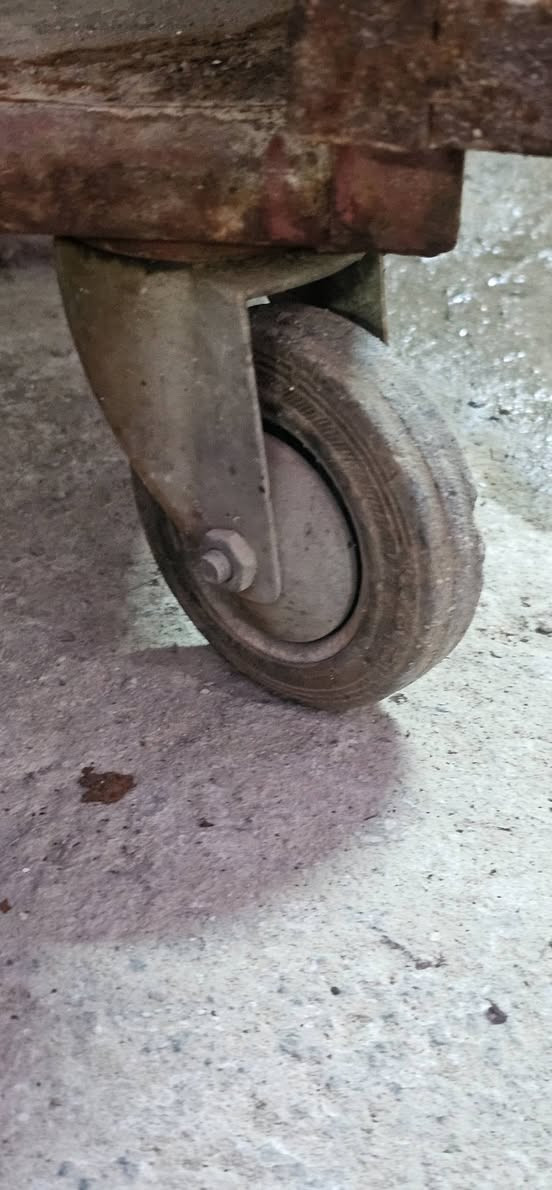 السلام عليكم شباب عندي كشك مال چاي او يستخدم الئ اي شي الارتفاع مترتين والعرض متره وربع السعر عل رقمي *********** واني خادمكم
