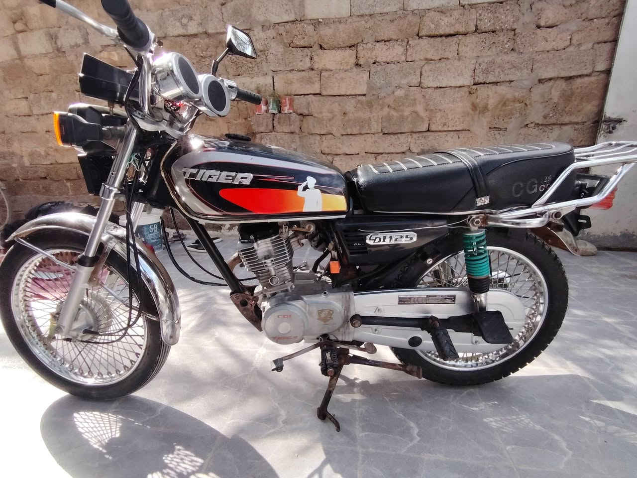 السلام عليكم دراجه البيع موديل 21نضافه خير من الله كهربائيات شغاله 400وبيهه مجال حك الجيه ***********
