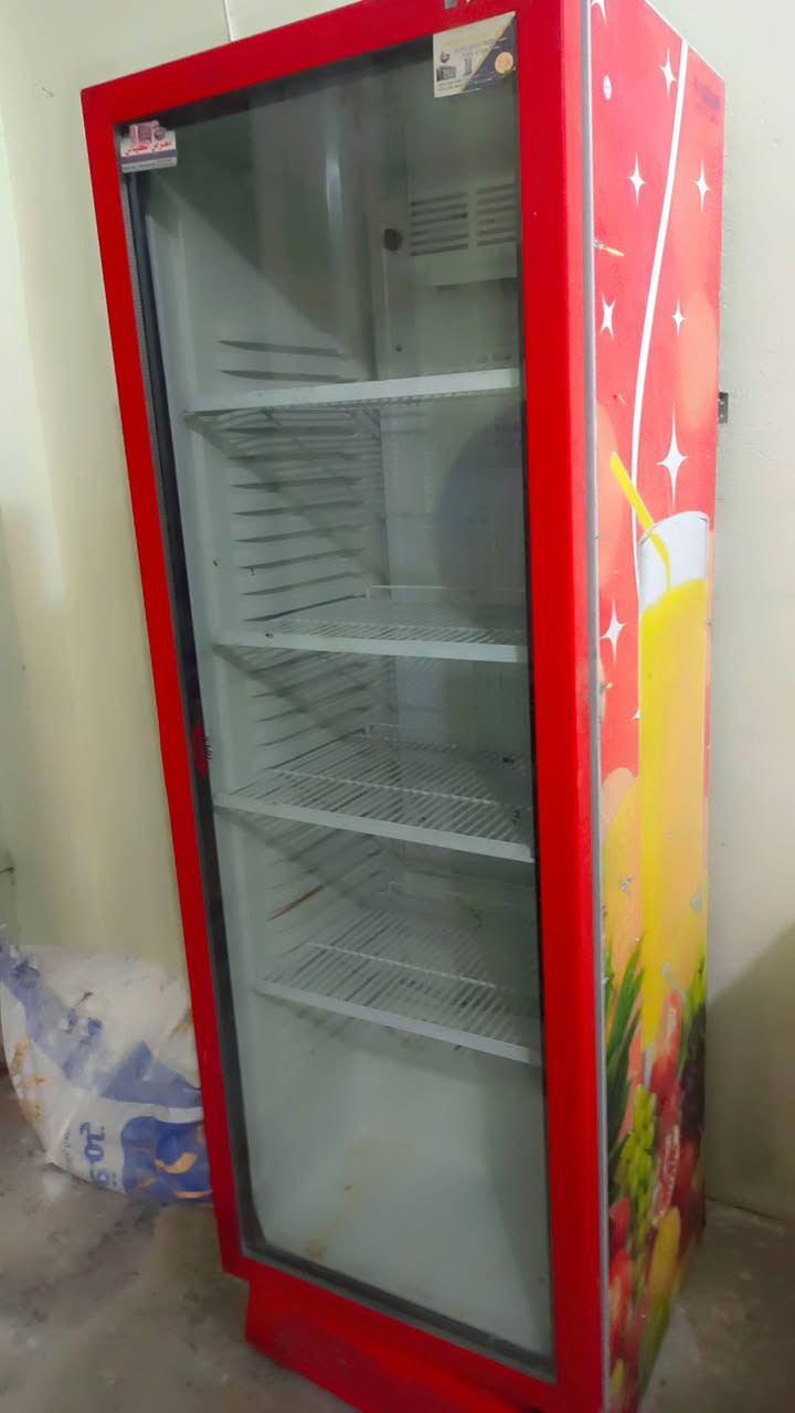 السلام عليكم 
غراض مطعم للبيع 

براد عامودي شغال ونظيف جدا
قلايه فنكر نظيف جدا وشغاله
كريل بركر 

***********
***********
