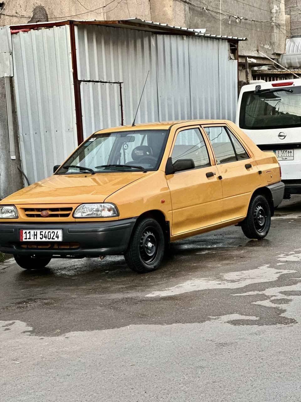 السلام عليكم سيارة سايبة مديل 21للبيع حادثهة فقط جاملغ اليمنى السعر 59 ورقة ***********
