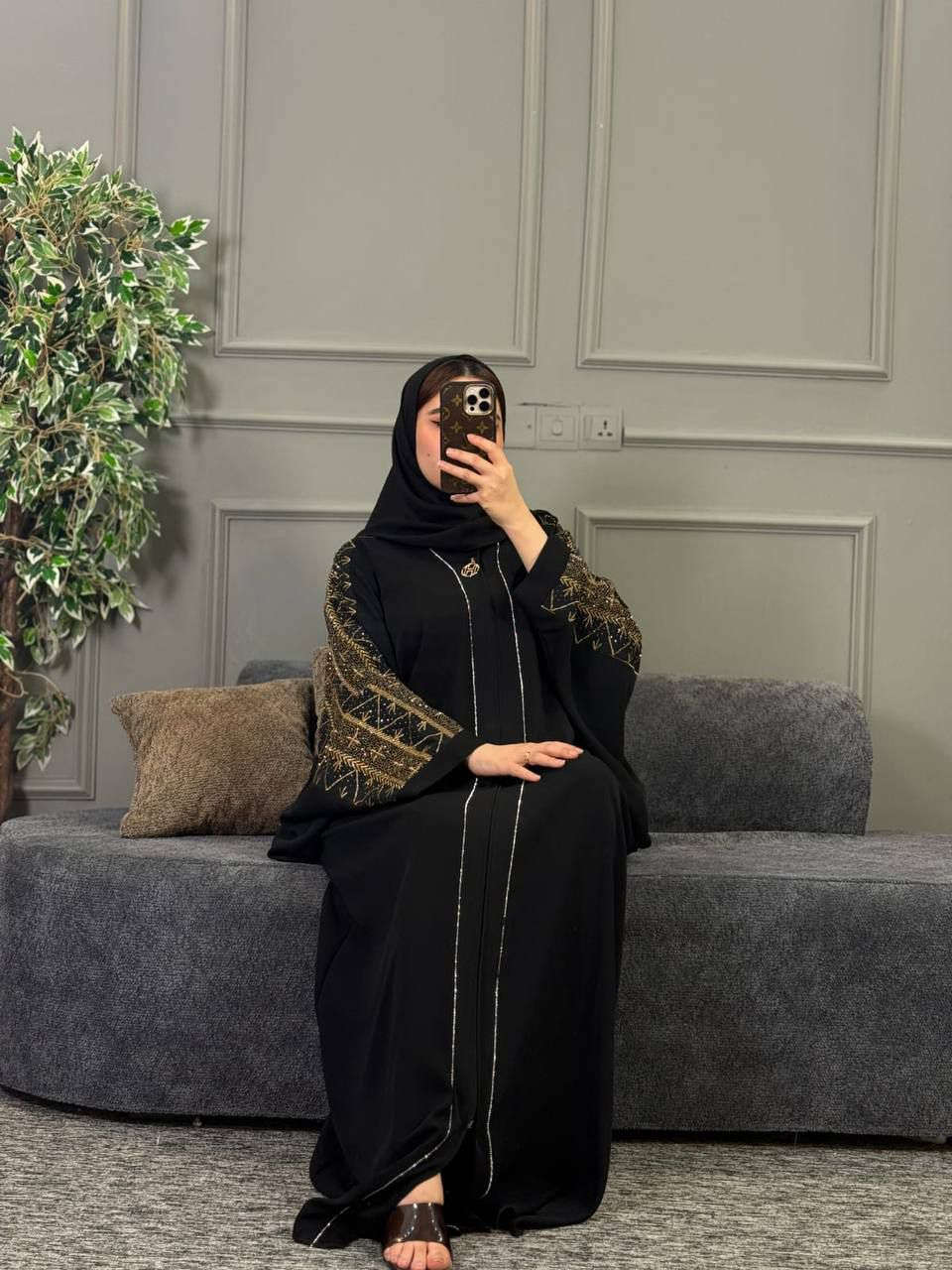 ✨ فخامة ما تشبه أحد ✨

عباية رگلان آماراتية بسواد فاحم 🖤🖤 بهالتطريز والستراس الذهبي الملكي والقماش الگريب الفاخر تخلي حضورچ طاغي من أول خطوة 👑
ناعمة بالقماش ، مرتبة بتفاصيلها😍

القياسات / فري سايز تلبس من وزن 50 الى 100 كيلو قالب خفاش ✔️

السعر26الف 
🚘يوجد خدمة توصيل لجميع محافظات العراق ٤ الاف🚘 نرد ع كل رسائل بوقت سريع


**إذا كنت صاحب هذا الإعلان وتريد حذفه لأي سبب، رجاءا أرسل رسالة إلى الدعم الفني**