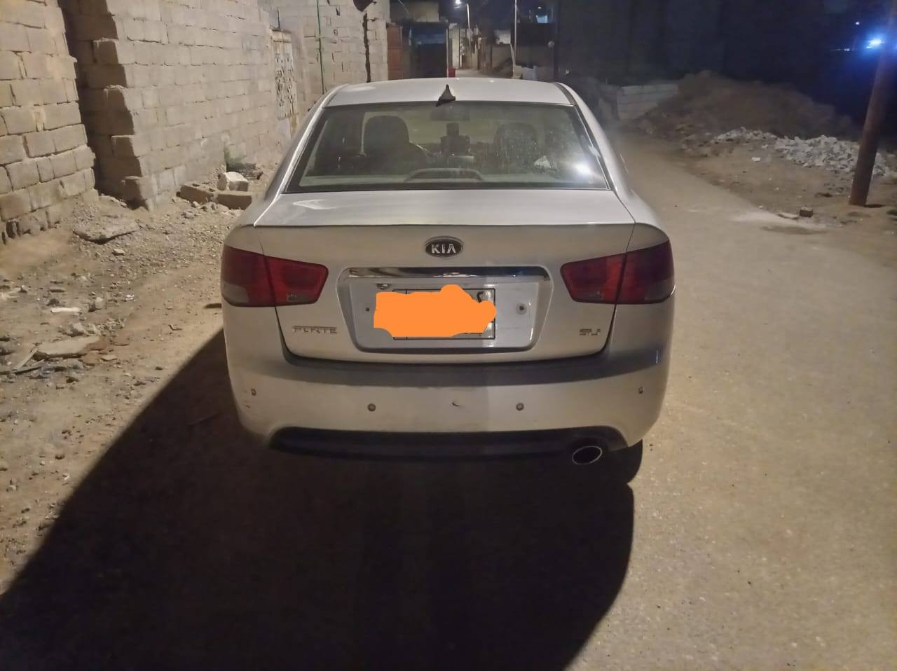 سلام عليكم سيارة ادوات كصة جنطة سيراتو 2009 فول مواصفات ما عدا الفتحة مكينة كير حدادية تبريد ثلج تتفئة سيارة فول شرط رقم بغداد السعر 42 وبيهة مجال العنوان بصرة الرقم ***********
