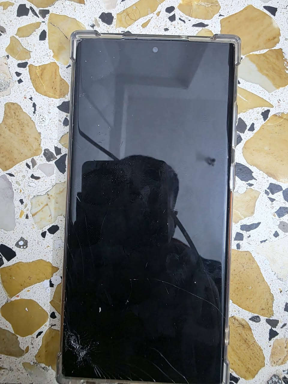 s23التر ا 
شرق أوسط مو أمريكي شرق أوسط خطين 
جهاز بي ضربه بل شاشه بس مماثره على المس الجهاز مكفول 
مكاني بغداد اعظميه 
للاستفسار***********
السعر 500وبي مجال قليل
