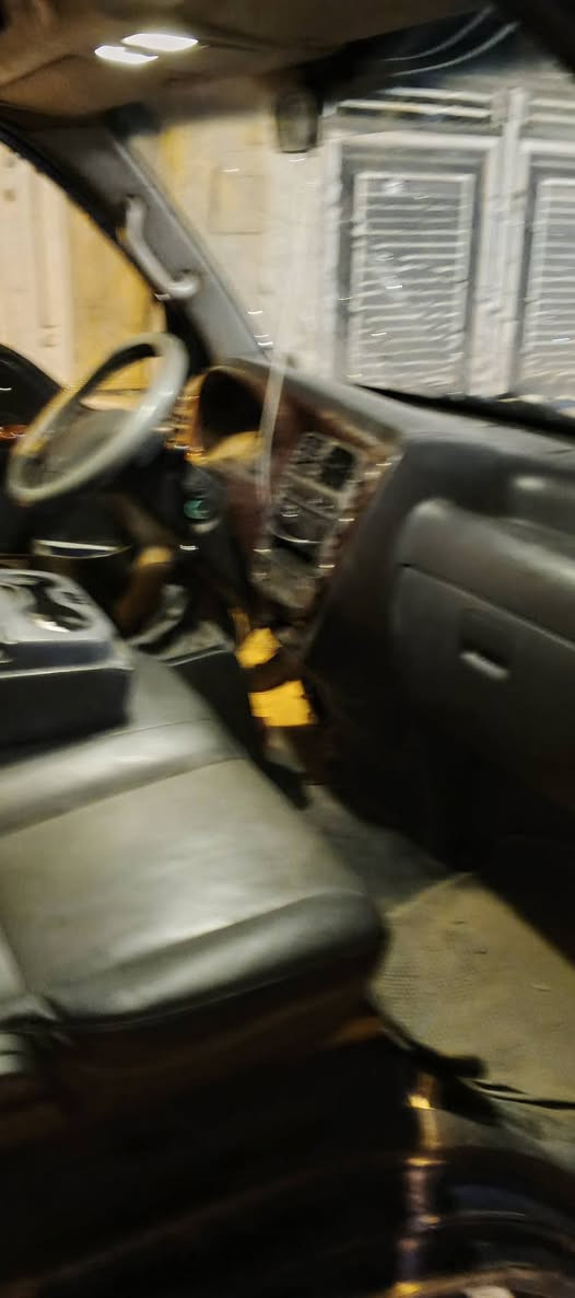 سلام عليكم رمضان كريم عليكم كيا حمل للبيع قماره وربع موديل 2007 رقم نجف سنويه ماصاقطه مكينه 3000 مفتوح بيها خيط بخار شاصي مكفول مصبوغة لجماليه بدون ضربه مجورده ونصبغت السعر 68$ بيها مجال قليل مكان النجف ***********
