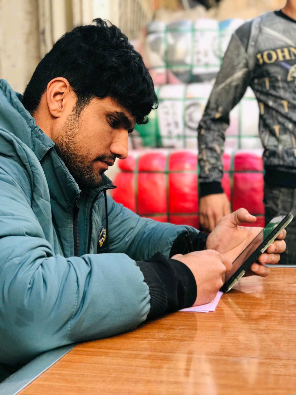 السلام عليكم، أعرض لكم شحنة من البالات المتنوعة تحتوي على مجموعة كبيرة من الملابس الأوروبية المستعملة بجودة ممتازة. الشحنة جاهزة للتسليم الفوري لأي مكان. مثالية للمحلات التجارية أو المستوردين اللي يريدون بضاعة ذات طلب عالي وسعر مناسب. لا تفوتوا الفرصة، البضاعة نظيفة ومعبأة بشكل ممتاز لضمان عدم تعرضها لأي تلف.