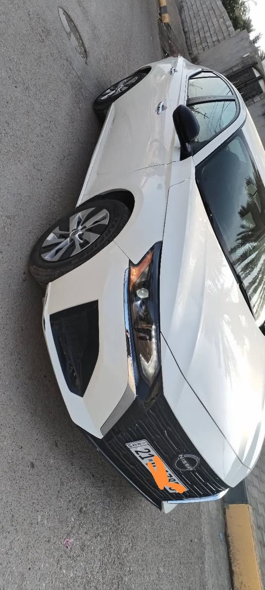 ​🚗 للبيع: ملكة الأناقة نيسان ألتيما 2024 (وردة مال الله) 💎
أهل الذوق والسيارات الحديثة، للبيع ألتيما، للي يدور "هيبة ونظافة" واقتصاد بالبنزين.
​المواصفات والحالة:
​الموديل: 2024.
​اللون: أبيض صدفي (لؤلؤي) يلمع.
​الرقم: سليمانية (21)، والتحويل مضمون وباسمي.
​الخارجية: مثل ما تشوفون بالصور، البودي نظيف جداً، لا شخوط ولا طخات، واللايتات LED الحديثة.
​الإطارات والويلات: ويلات بلادية ونظيفة جداً.
​المميزات: السيارة معروفة بعزلها القوي، ثباتها عالخط، والتكنولوجيا اللي تريح السائق.. حجم المحرك 2500cc تنفس طبيعي 4 سلندر.
​وارد امريكي.

الرادار الأمامي (Front Radar)
​هذا الرادار هو "العين" التي تراقب الطريق أمامك، ويوفر الميزات التالية:
​نظام الفرملة الطارئة الذكي (Automatic Emergency Braking): إذا استشعر الرادار اقتراباً خطيراً من سيارة أمامك ولم تستجب، يقوم النظام بتنبيهك ثم الضغط على المكابح تلقائياً لتقليل حدة الاصطدام أو منعه.
​نظام كشف المشاة (Pedestrian Detection): الرادار يعمل مع الكاميرا الأمامية لتمييز الأشخاص الذين يعبرون الطريق أمام السيارة.
​تنبيه التصادم الأمامي (Forward Collision Warning): ينبهك صوتياً وبصرياً قبل وقوع أي حادث محتمل.
​2. رادارات الزوايا والنقاط العمياء (Blind Spot Radar)
​توجد رادارات مخفية في زوايا المصد (البنيد) الخلفي، وفائدتها:
​تنبيه النقاط العمياء (Blind Spot Warning): تضيء علامة في المرايا الجانبية إذا كانت هناك سيارة بجانبك لا تراها، وإذا شغلت الإشارة للانعطاف، يصدر صوت تنبيه قوي.
​تنبيه حركة المرور الخلفية (Rear Cross Traffic Alert): مفيد جداً عند الخروج من "البارك" (الرجوع للخلف)، حيث ينبهك الرادار إذا كانت هناك سيارة قادمة من اليمين أو اليسار لا تراها بالكاميرا.

السيارة تحافظ على مسافة ثابتة بينك وبين السيارة التي أمامك؛ إذا خففت السيارة الأمامية سرعتها، تخفف ألتيما سرعتها تلقائياً، وإذا أسرعت تعود لسرعتك المحددة.

​معلومات التواصل:
​مكان السيارة: ديالى - بعقوبة - تقاطع القدس.
​رقم الهاتف للتواصل: ***********
