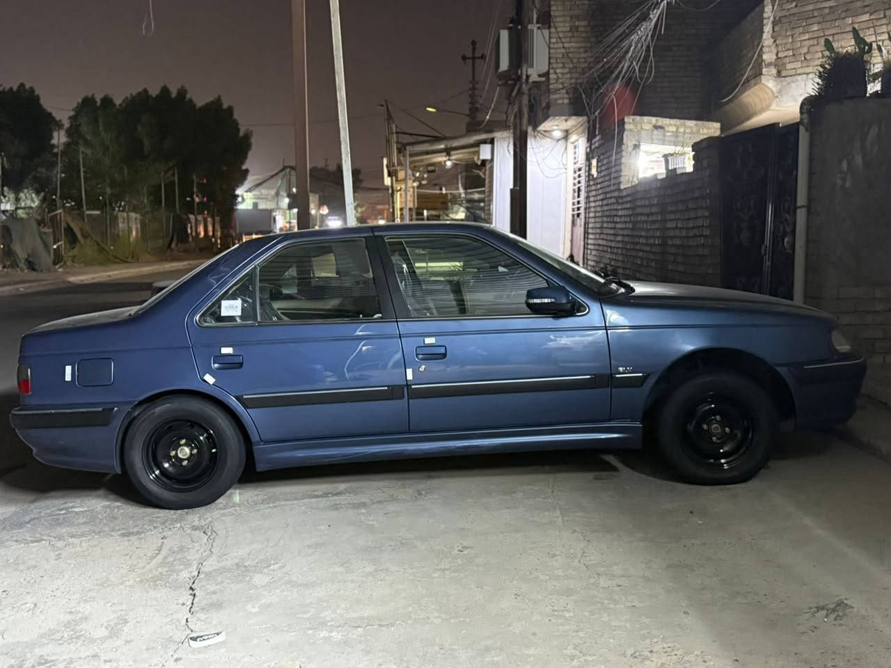 اللهم صل على محمد وآل محمد
بيجو موديل ٢٣ بغداد 

السياره جديده وخير من الله 

بيها شبر فقط شبر صبغ بلجاملغ الامامي بدون ضربه 

السعر ٧٩ بيها مجال بسيط 

مكاني بغداد جميله 

***********
