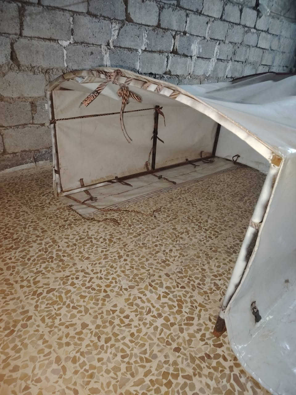 قمريه مال بيكم هيه والجادر للبيع السعر ١٠٠ الف ***********
