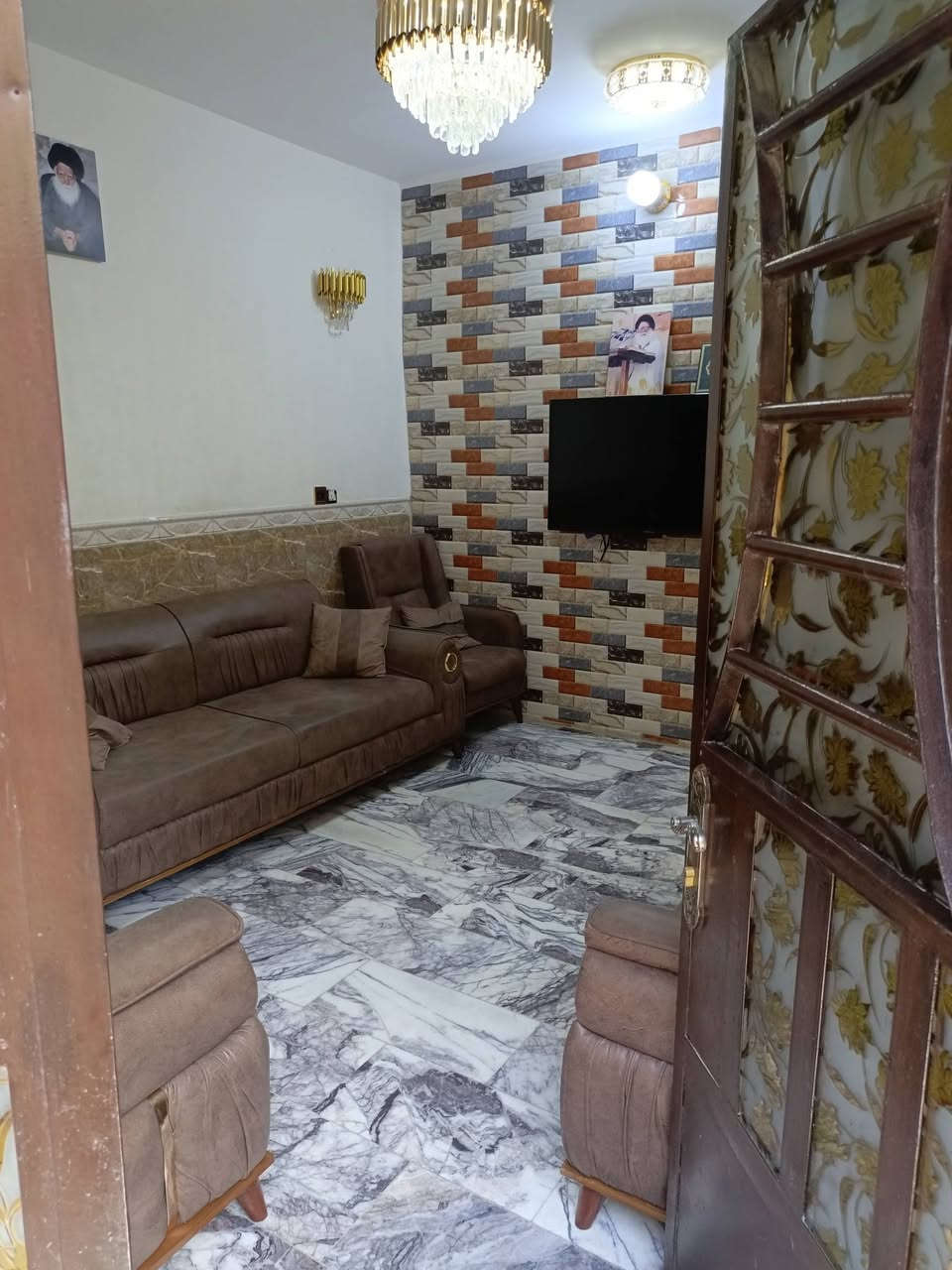 الدار للبيع المساحة 75متر مربعة يحتوي على 3غرف نوم واستقبال وحولي ومنور و3صحيات موقع الدار الشعلة شارع ابو الدهن للستفسار الاتصال على هاذ الرقم ‏‪0770 846 6067‬‏

